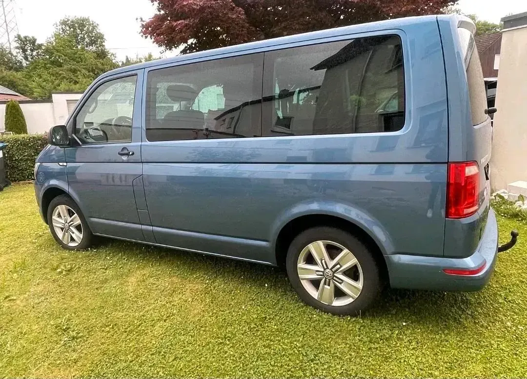 Gebraucht VW Multivan 150 PS (110 kW) 2017 Blau Van / Kleinbus