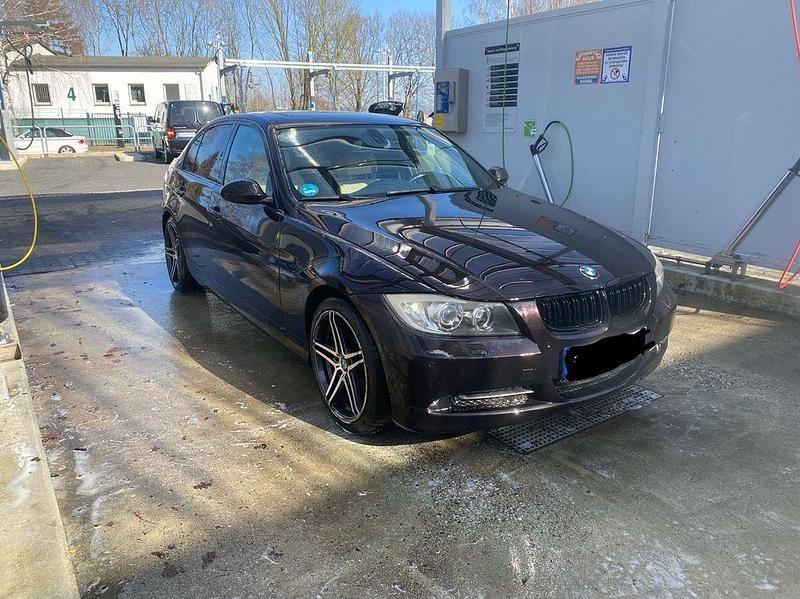 Gebraucht BMW 325 Sport Line 197 PS (144 kW) 2008 Schwarz Limousine