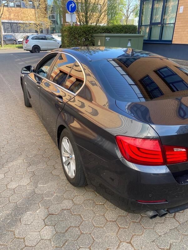Schwarz Gebraucht 2011 BMW 520 Limousine | 10.500 € (Guter Preis) - Bild 1/4