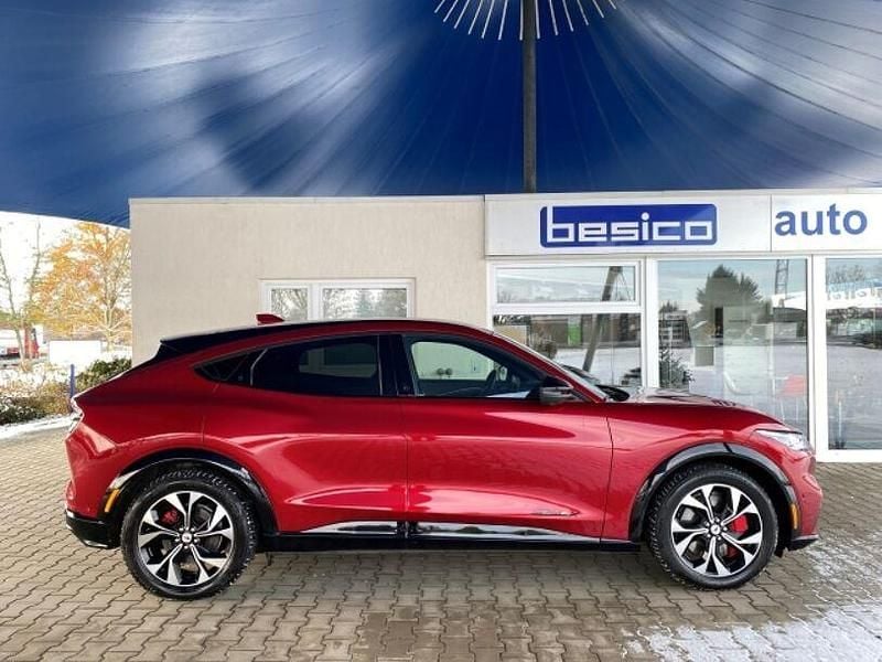 Gebraucht Ford Mustang Mach-E 258 kW (351 PS) 2022 Lucidrot metallic SUV