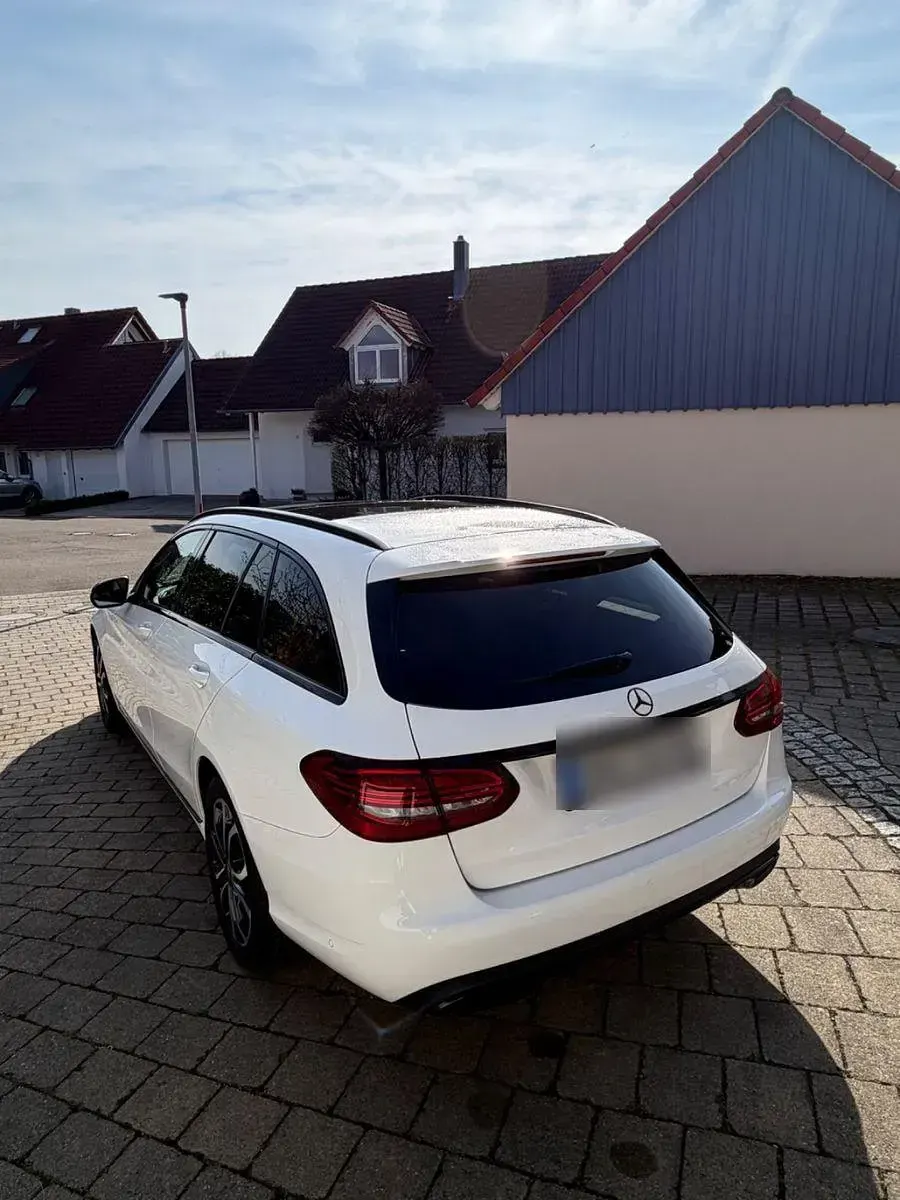 Gebraucht Mercedes C220 Night 194 PS (142 kW) 2018 Weiß Limousine