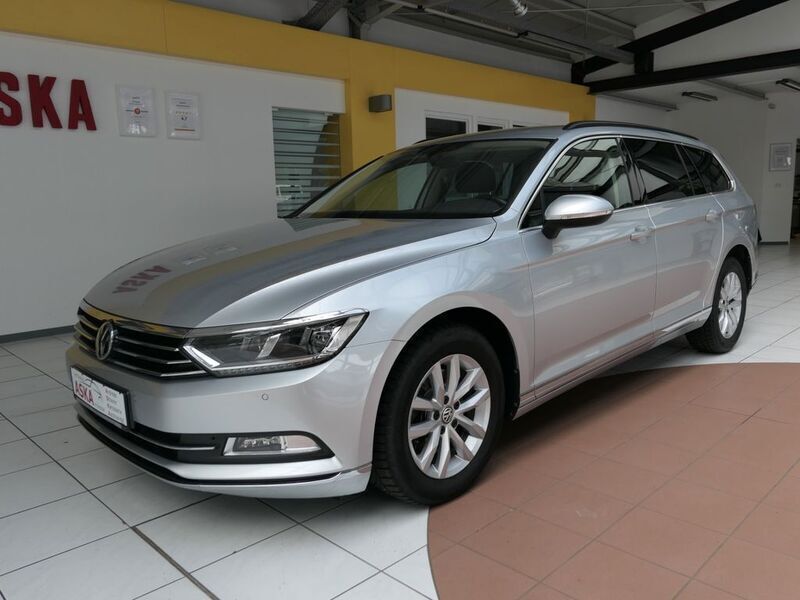 Reflexsilber metallic Gebraucht 2019 VW Passat Comfortline Kombi | 23.499 € (Fairer Preis) - Bild 1/4