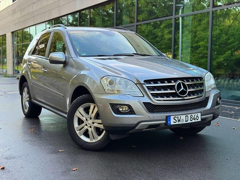 Grau Gebraucht 2010 Mercedes ML300 SUV | 9.500 € (Teuer) - Bild 1/4