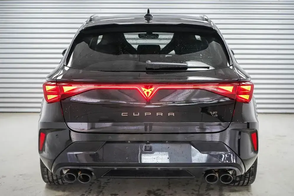 Neu Cupra Leon VZ 333 PS (244 kW) 2026 Nachtschwarz metallic (0e) Kombi