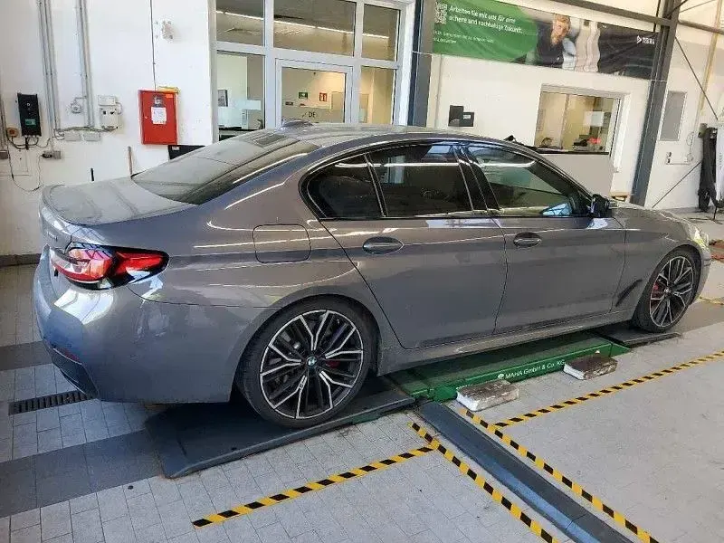 Gebraucht BMW M550 Performance 530 PS (389 kW) 2023 Grau Limousine