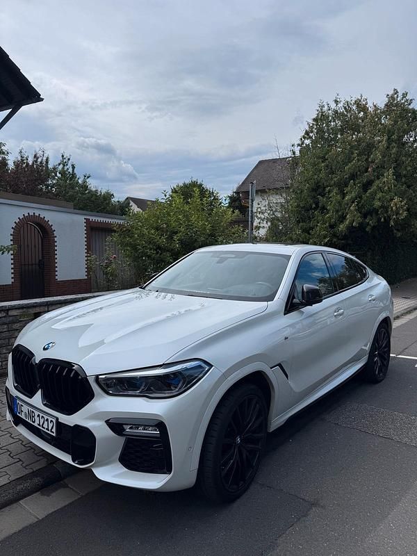 Weiß Gebraucht 2020 BMW X6 M50 Comfort Edition SUV | 78.000 € - Bild 1/4
