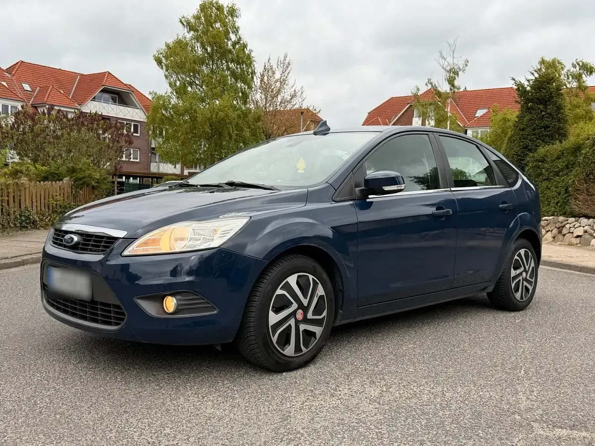 Second-hand Ford Focus 101 CP (74 kW) 2010 Albastru Hatchback