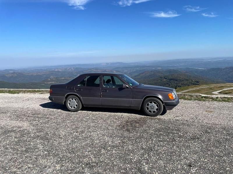 Gebraucht Mercedes E230 136 PS (100 kW) 1992 Violett Limousine