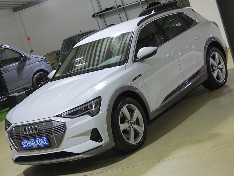 Second-hand Audi e-tron Advanced 300 kW (408 CP) 2022 Alb SUV