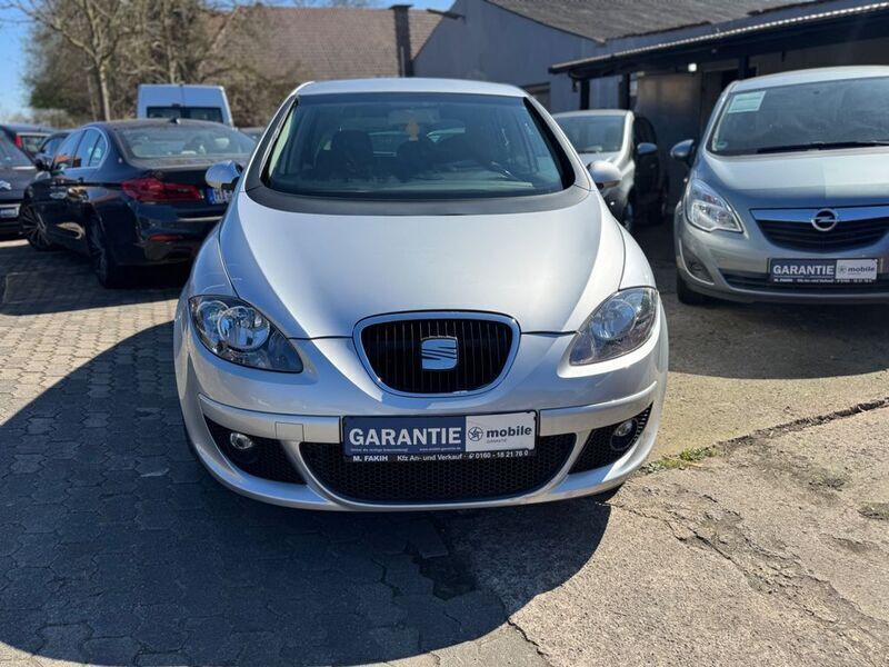 Silber Gebraucht 2004 Seat Altea Stylance Van / Kleinbus | 4.399 € (Fairer Preis) - Bild 1/4