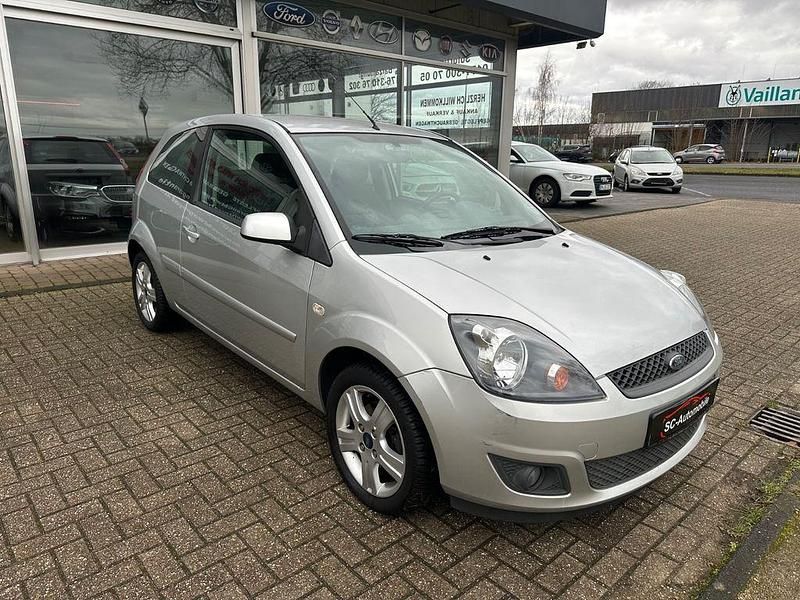 Gebraucht Ford Fiesta 75 PS (55 kW) 2008 Silber Limousine