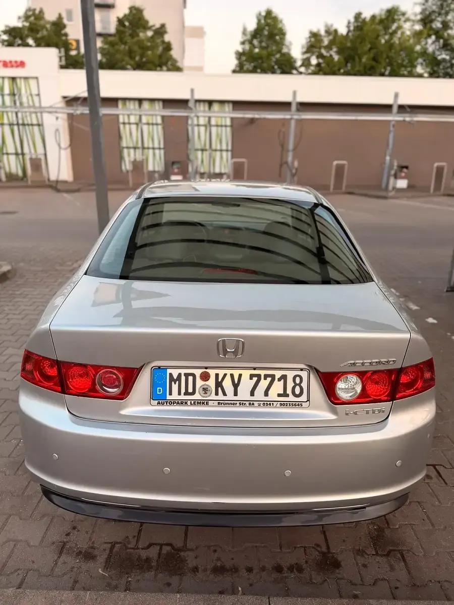 Gebraucht Honda Accord 140 PS (102 kW) 2007 Silber Limousine
