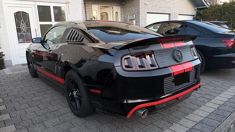Gebraucht Ford Mustang Performance Edition 305 PS (224 kW) 2013 Schwarz Coupé