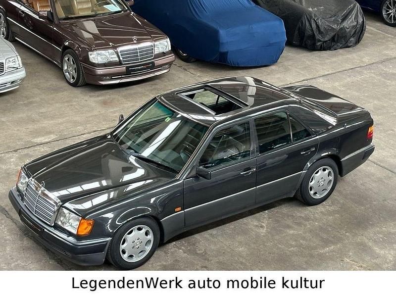 Gebraucht Mercedes E500 326 PS (239 kW) 1991 Schwarz Limousine