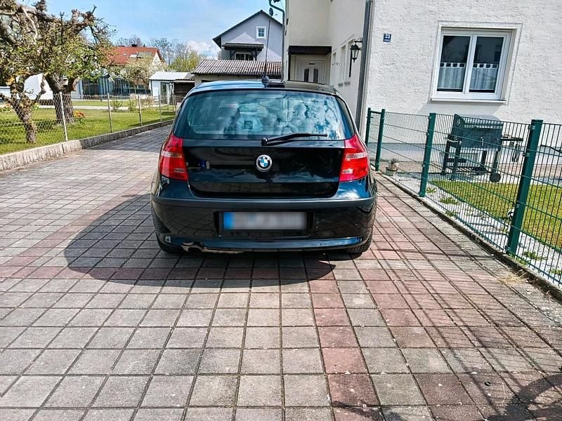 Second-hand BMW 116 122 CP (89 kW) 2010 Negru Hatchback