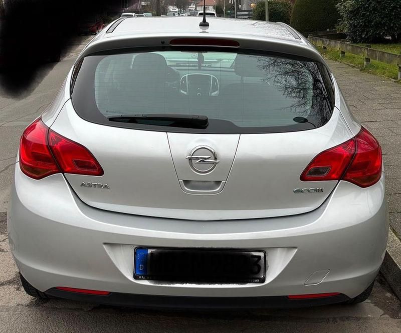 Gebraucht Opel Astra Selection 101 PS (74 kW) 2010 Silber Limousine