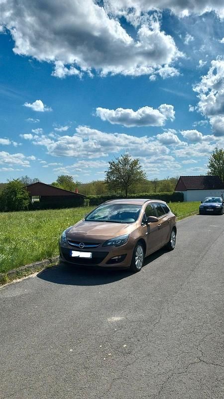 Gebraucht Opel Astra 136 PS (100 kW) 2014 Limousine