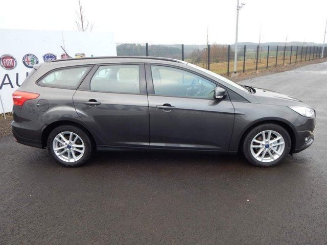 Usata Ford Focus 125 CV (91 kW) 2017 Grigio Station wagon
