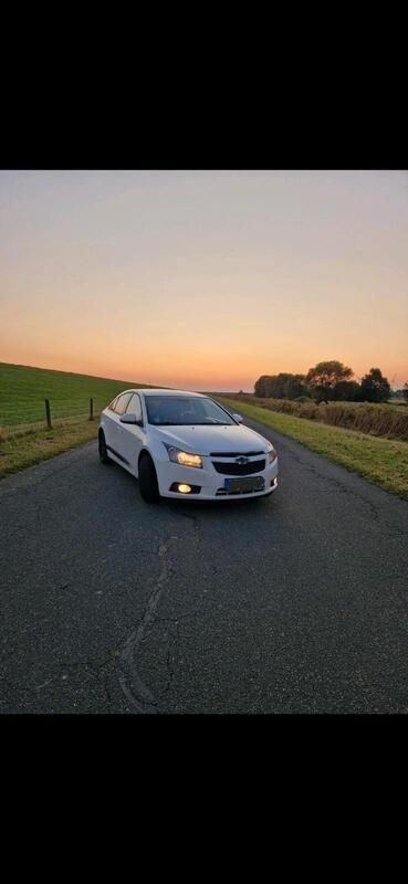 Weiß Gebraucht 2012 Chevrolet Cruze Limousine | 4.000 € (Teuer) - Bild 1/4