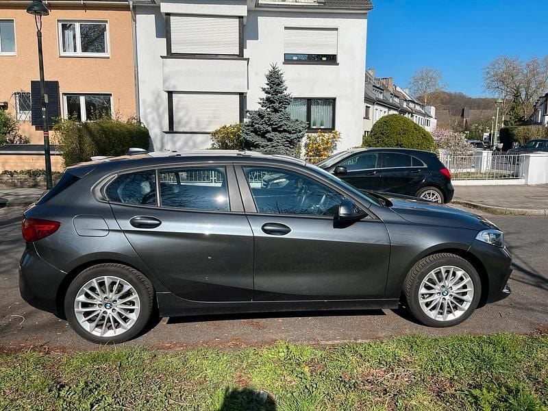 Gebraucht BMW 116 Advantage 116 PS (85 kW) 2020 Grau Kleinwagen