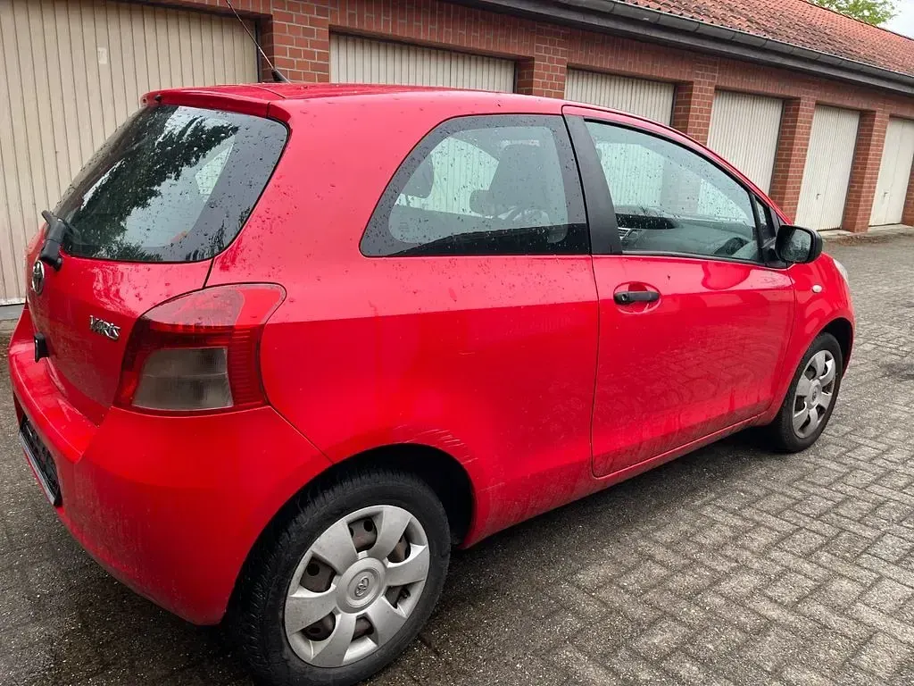 Gebraucht Toyota Yaris 69 PS (50 kW) 2008 Rot Kleinwagen