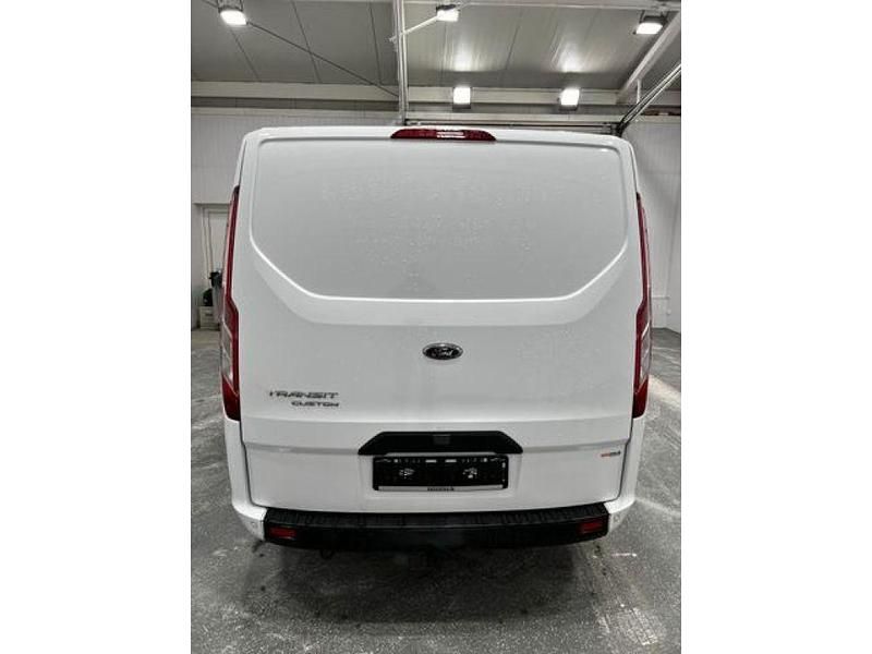 Gebraucht Ford 300 131 PS (96 kW) 2022 Frostweiss/frozenwhite (pn3gz0) Van