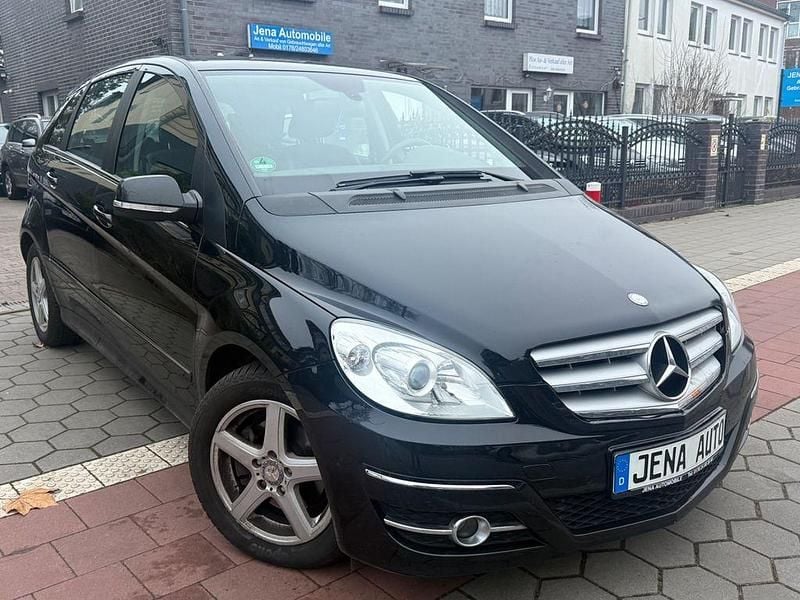 Gebraucht Mercedes B200 136 PS (100 kW) 2010 Schwarz Van / Kleinbus