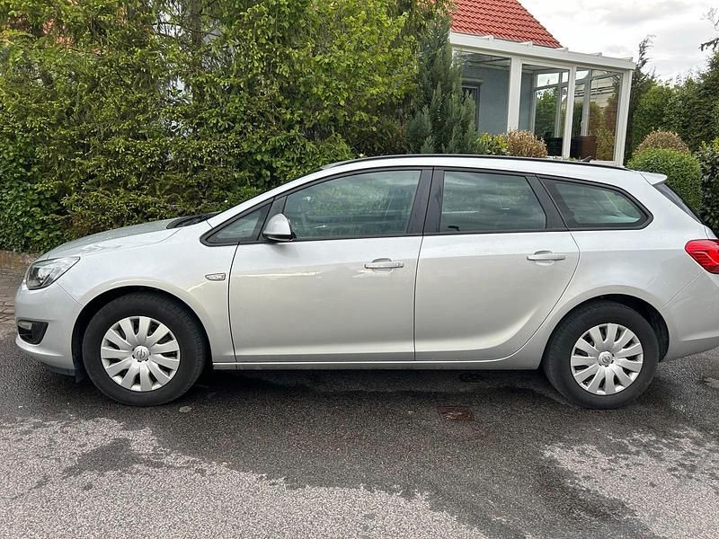 Gebraucht Opel Astra 110 PS (80 kW) 2014 Silber Kombi