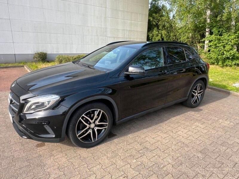 Schwarz Gebraucht 2017 Mercedes GLA220 Edition SUV | 19.990 € (Superpreis) - Bild 1/4