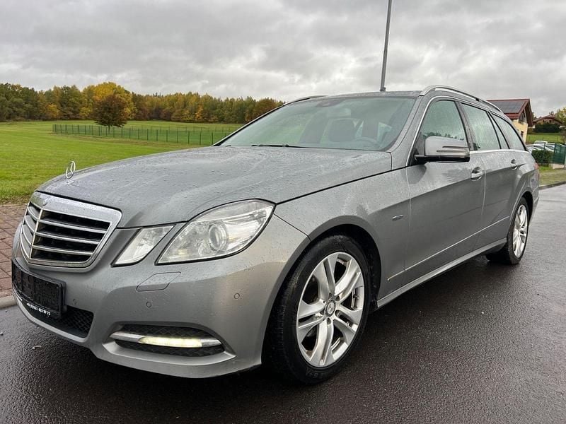 Silber Gebraucht 2012 Mercedes E220 Kombi | 9.999 € (Superpreis) - Bild 1/4