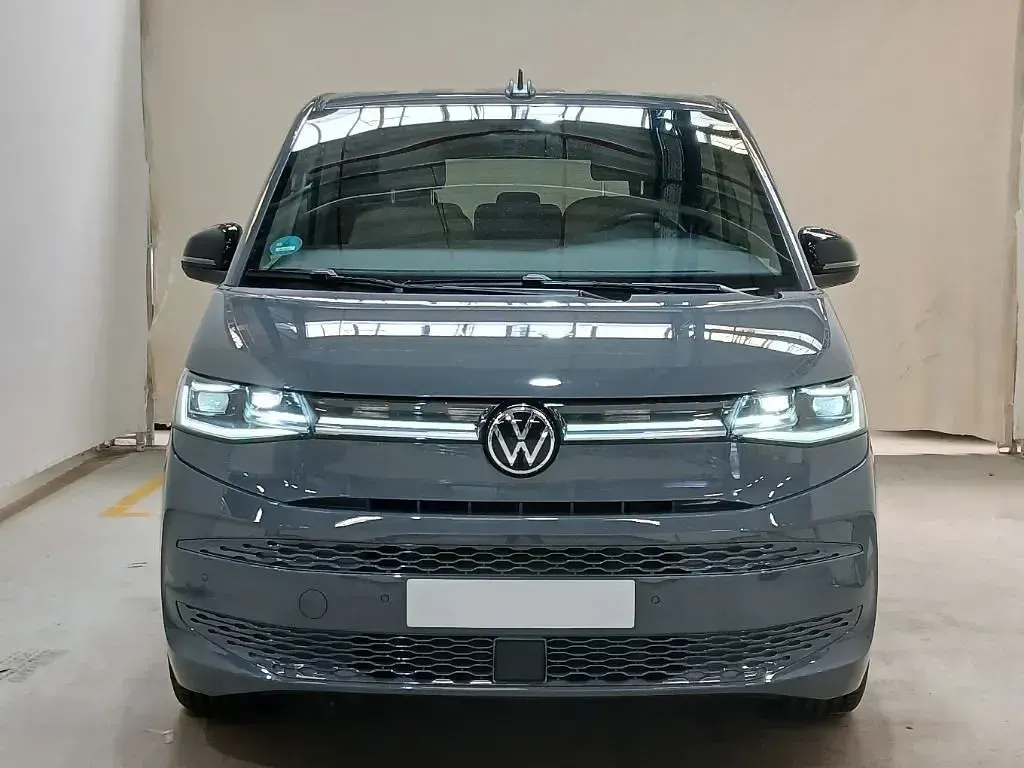 Gebraucht VW T7 Style 150 PS (110 kW) 2024 Grau Van
