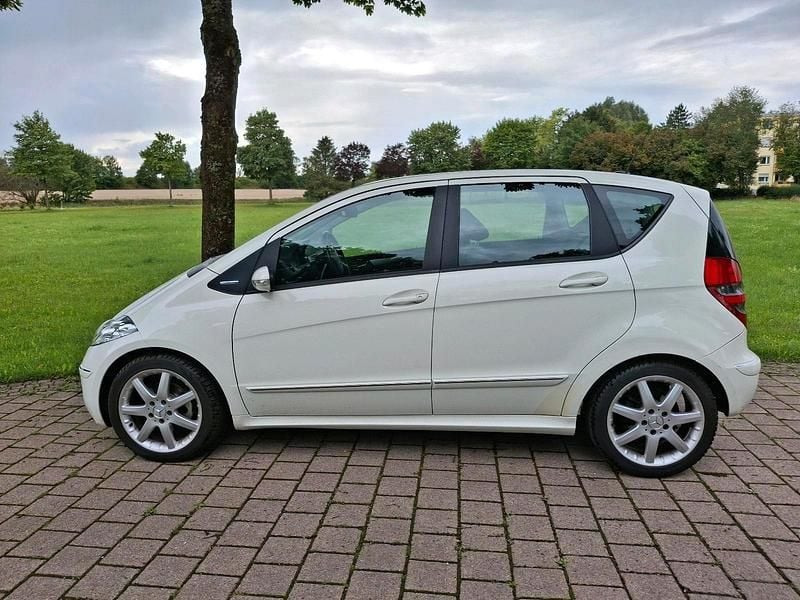 Weiß Gebraucht 2007 Mercedes A170 Limousine | 3.950 € (Guter Preis) - Bild 1/4