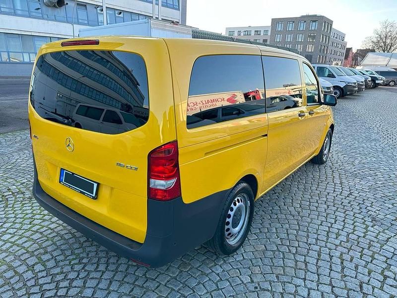 Gebraucht Mercedes Vito 163 PS (119 kW) 2021 Gelb Van