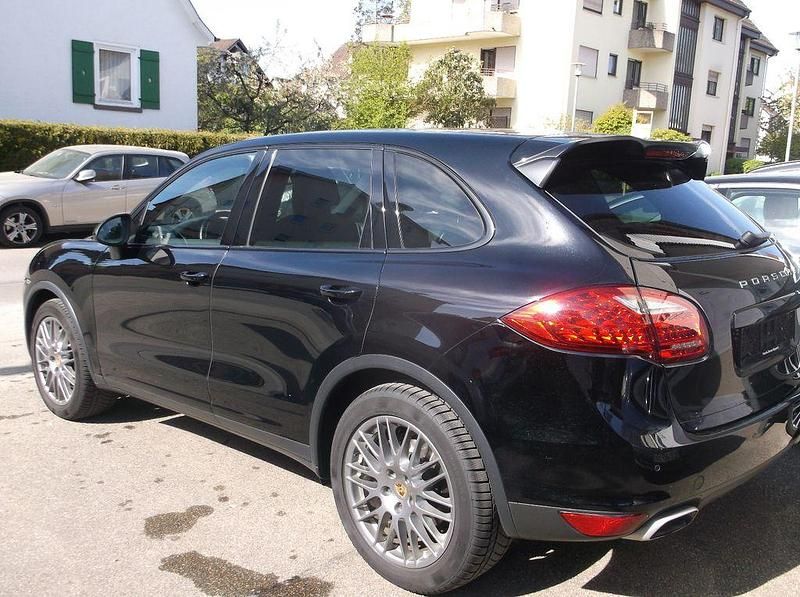 Second-hand Porsche Cayenne 245 CP (180 kW) 2012 Negru SUV