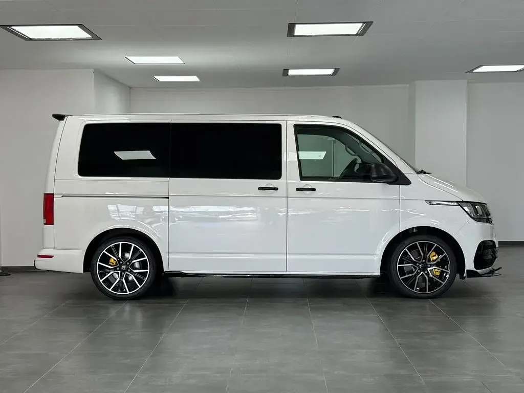Gebraucht VW Multivan Family 150 PS (110 kW) 2022 Weiß Van / Kleinbus