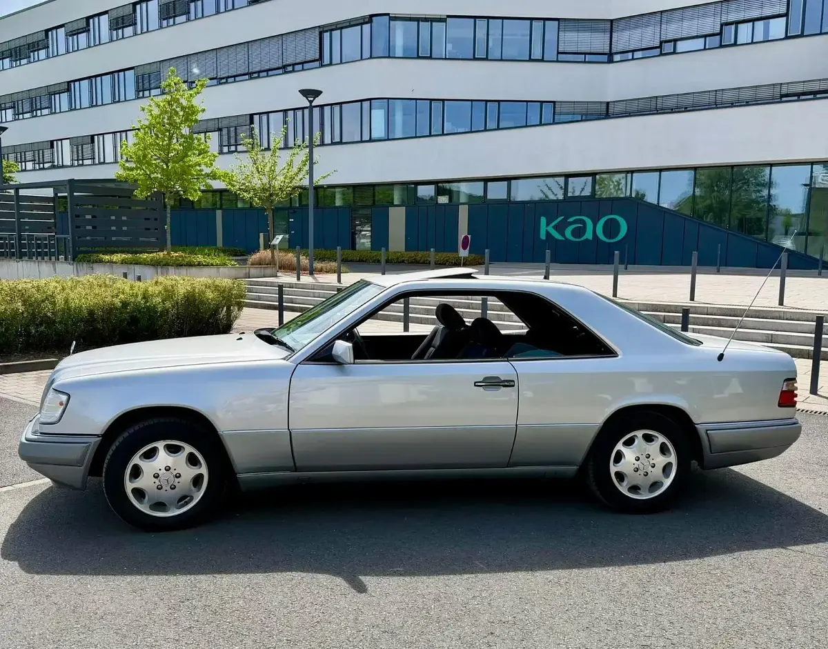 Gebraucht Mercedes E200 136 PS (100 kW) 1995 Silber Coupé