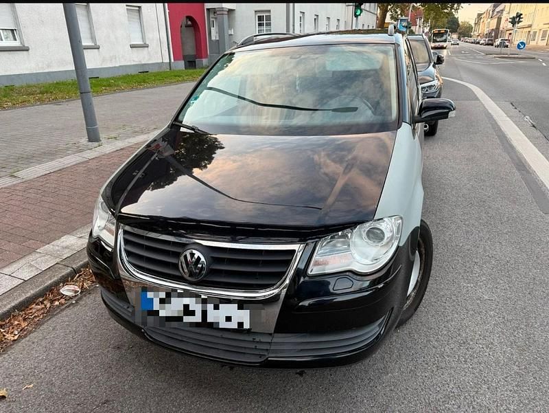Schwarz Gebraucht 2009 VW Touran Van / Kleinbus | 3.500 € (Guter Preis) - Bild 1/4