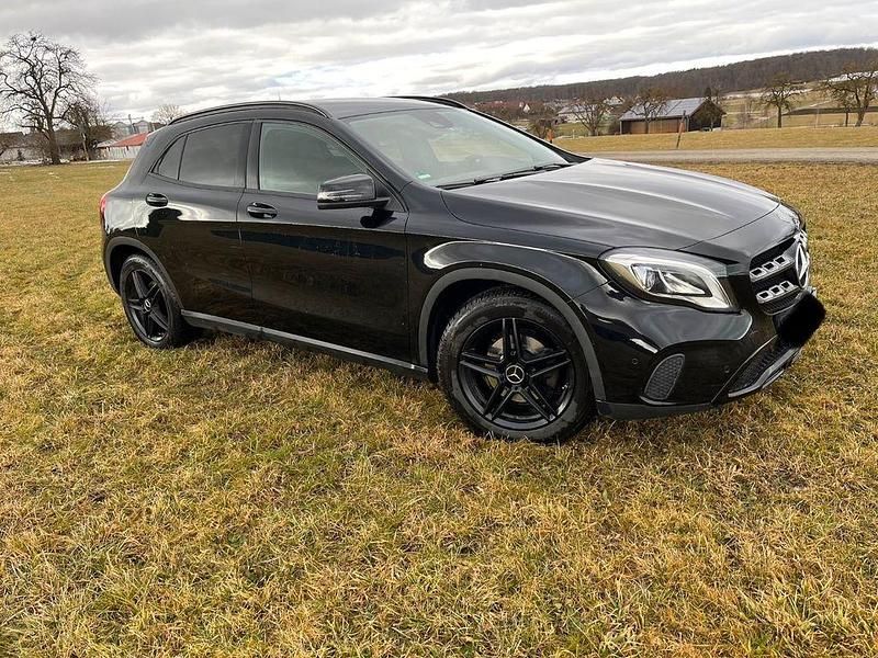 Gebraucht Mercedes GLA200 156 PS (114 kW) 2018 Schwarz SUV