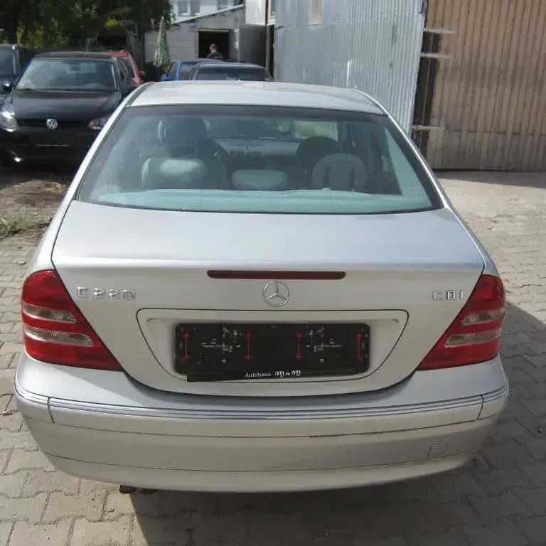 Second-hand Mercedes C220 Elegance 143 CP (105 kW) 2001 Argintiu Berlinǎ