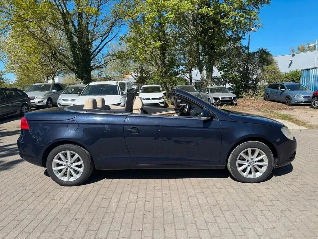 Usata VW Eos 140 CV (102 kW) 2007 Blu Cabrio