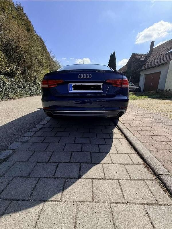 Gebraucht Audi A4 Sport 190 PS (139 kW) 2016 Blau Limousine