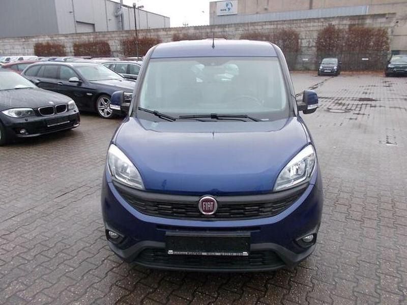 Gebraucht Fiat Doblò 95 PS (69 kW) 2017 Blau Van / Kleinbus