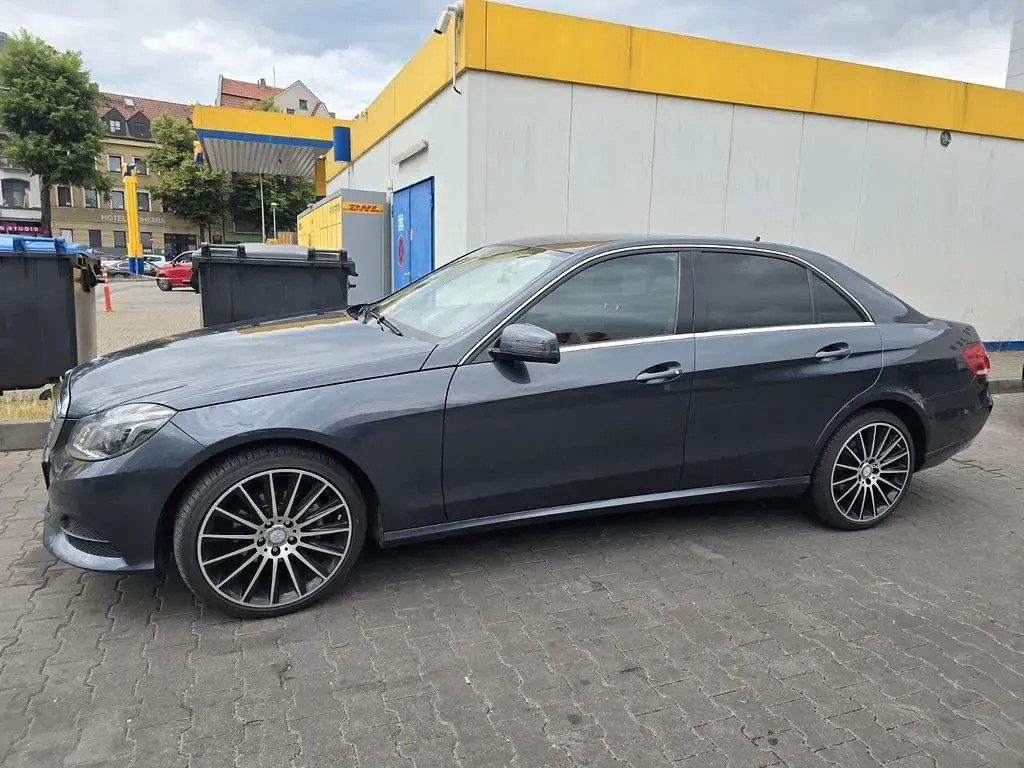 Gebraucht Mercedes E200 184 PS (135 kW) 2013 Grau Limousine