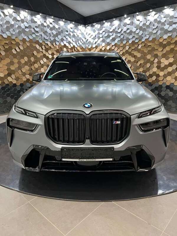 Frozen pure grey metallic Gebraucht 2024 BMW X7 M Sport SUV | 149.948 € - Bild 1/4