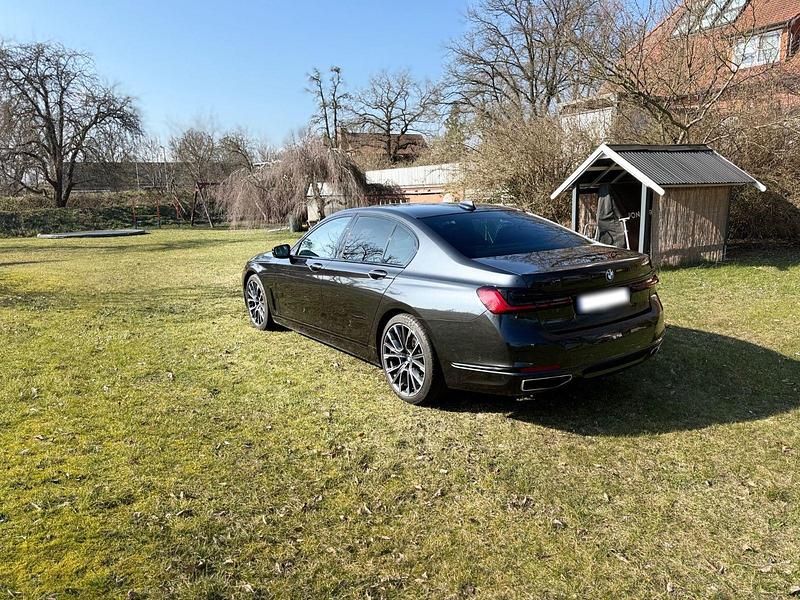 Gebraucht BMW 730 Performance 286 PS (210 kW) 2022 Schwarz Limousine