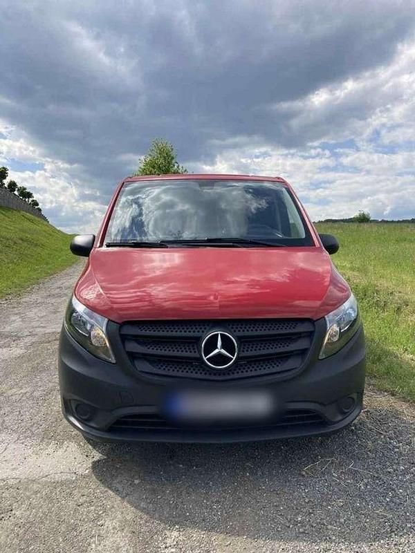 Gebraucht Mercedes Vito 88 PS (64 kW) 2018 Rot Van