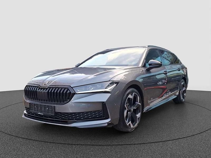 Graphitegrau metallic Neu 2025 Skoda Superb SportLine Kombi | 53.790 € (Teuer) - Bild 1/4