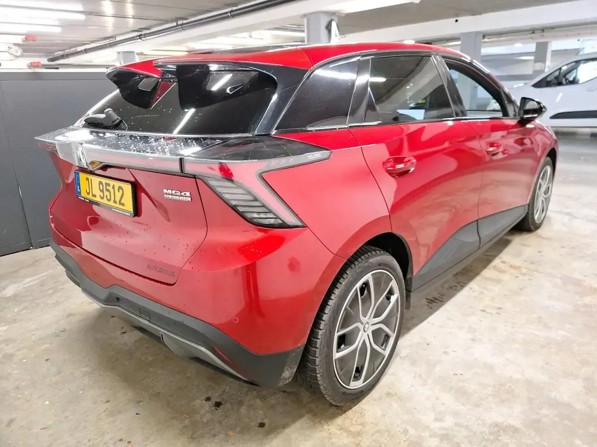 Gebraucht MG MG4 EV Trophy 180 kW (245 PS) 2024 Diamond red + black roof Kleinwagen