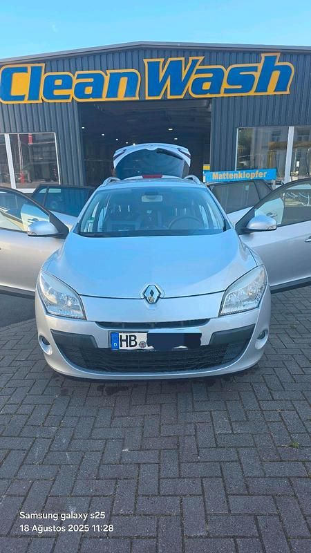 Grau Gebraucht 2010 Renault Mégane GrandTour Kombi | 3.900 € (Fairer Preis) - Bild 1/4