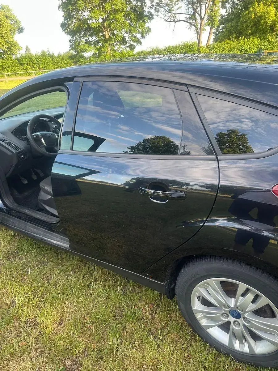 Gebraucht Ford Focus Trend 105 PS (77 kW) 2011 Schwarz Kombi